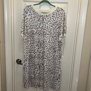 Shein shortsleeve tee shirt dress. EUC. Size XL. Leopard print. Aline.